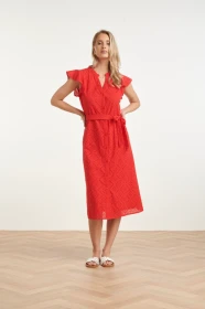 Broderie-Doorknoopjurk-met-Flutter-Mouwen-Red-2.webp