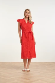 Broderie-Doorknoopjurk-met-Flutter-Mouwen-Red-3.webp