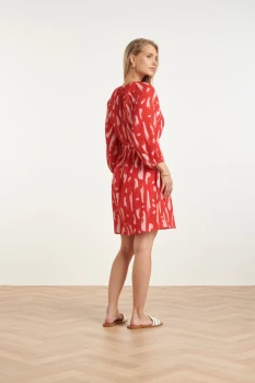 Dames-Jurk-Met-Abstracte-Streep-Print-In-Rood-Met-Roze-Red-Pink-7.webp