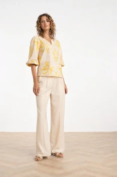 Wide-Leg-Pantalon-Met-Naaddetail-Sand-4.webp